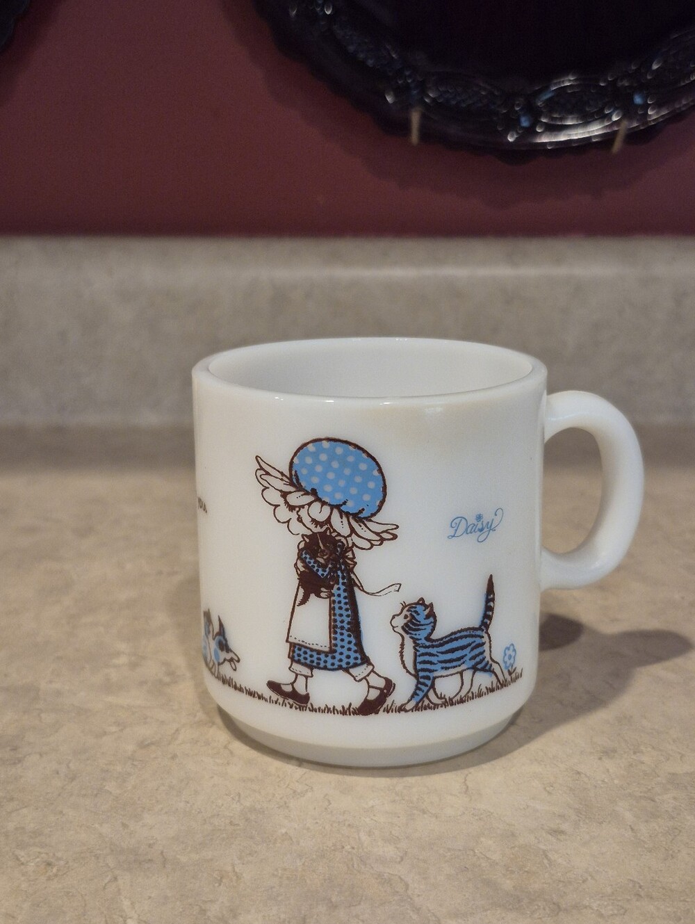 Vintage Holly Hobbie Milk Glass Mug with Blue Sunbonnet Girl and Cats 1972 - Picture 2 of 9